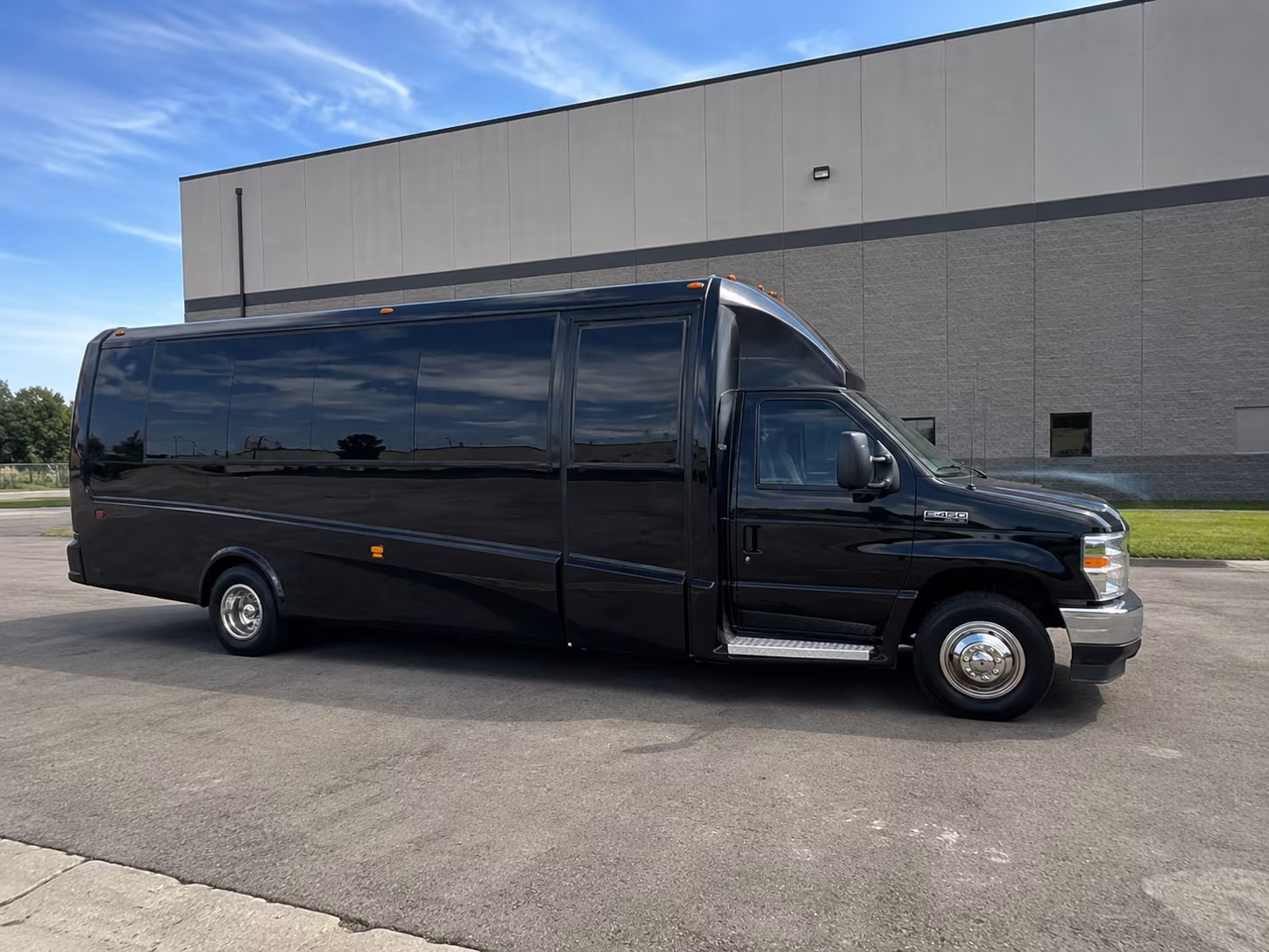 Pittsburgh Airport Shuttle & Transportation party bus exterior