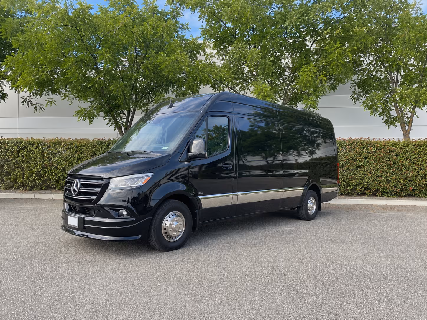 Pittsburgh Airport Shuttle & Transportation party bus exterior