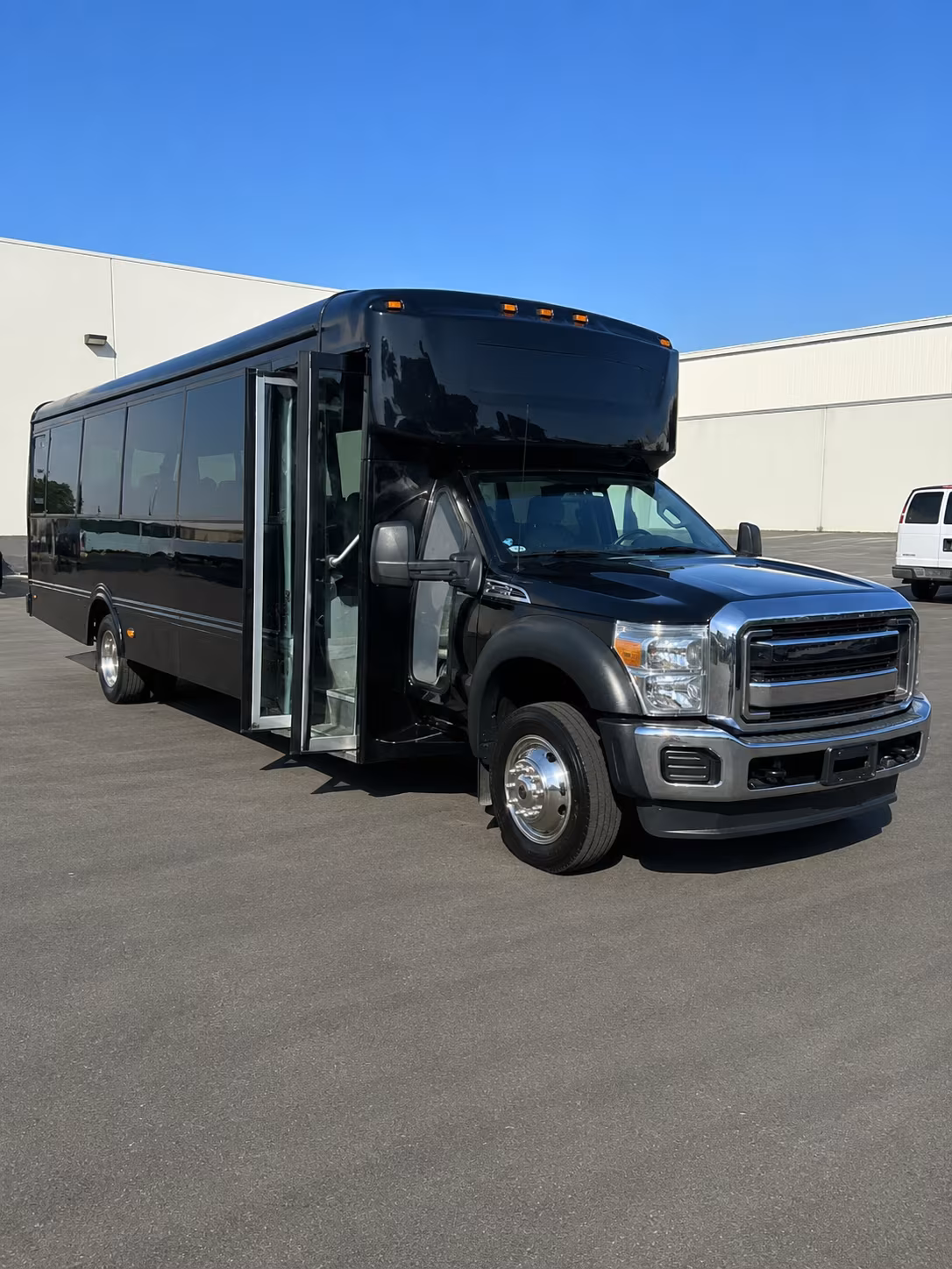 Pittsburgh Birthday, Sweet 16, & Quinceañera Transportation party bus exterior
