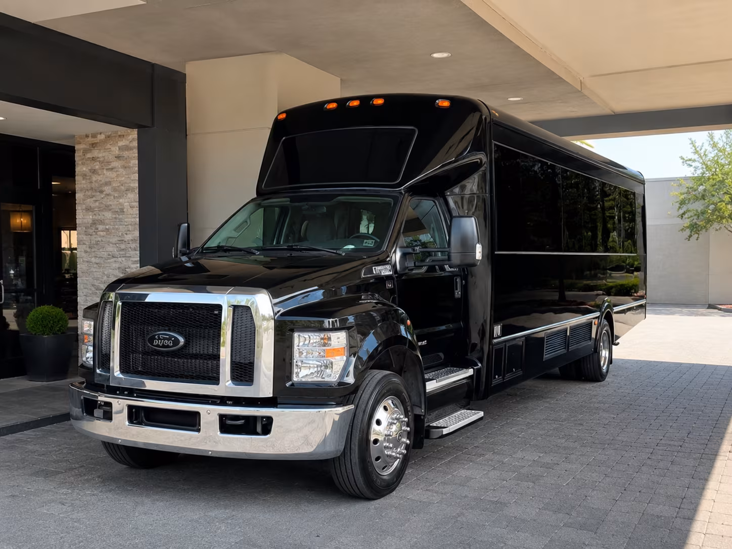 Pittsburgh Birthday, Sweet 16, & Quinceañera Transportation party bus exterior